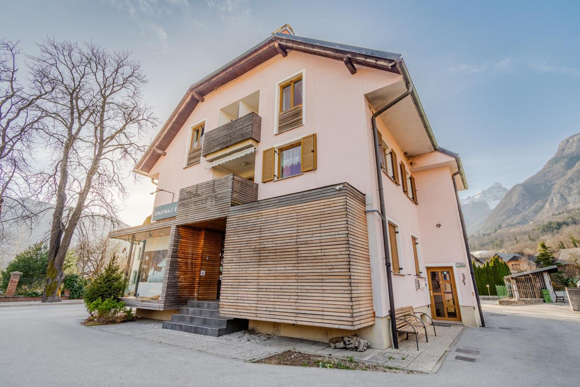 Apartments Skok With Rafting And Free Parking 보베츠 외부 사진
