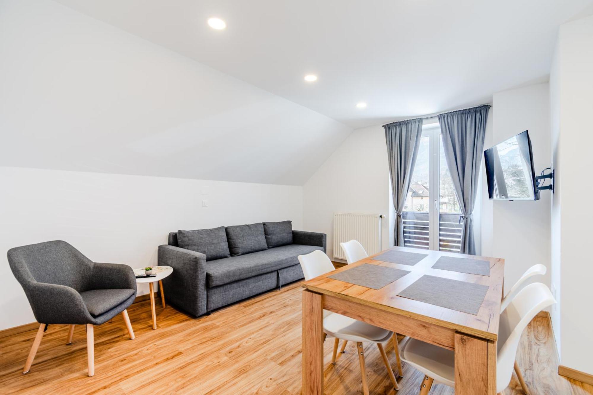 Apartments Skok With Rafting And Free Parking 보베츠 외부 사진